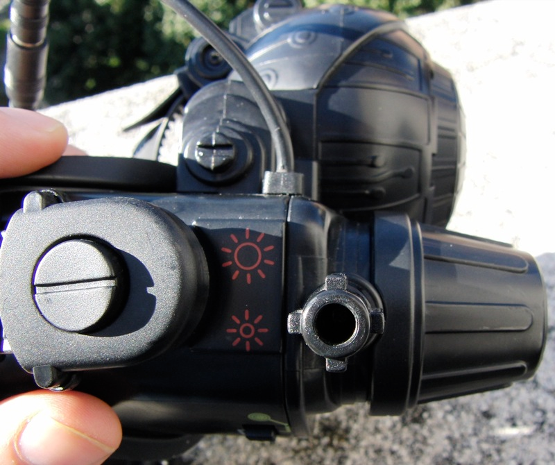 Illustration for article titled Lightning Review: EyeClops Night Vision Goggles